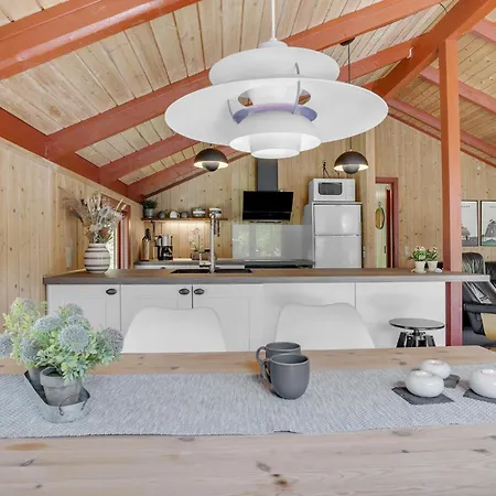 Pet Friendly In With Kitchen